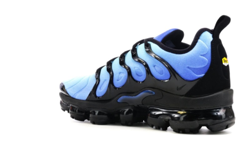 air vapormax plus hyper blue